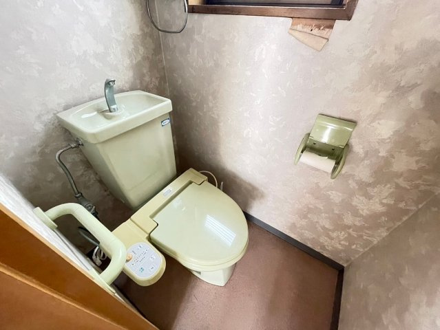 若松町一丁目貸店舗のトイレ