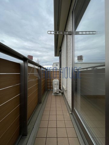 坂戸市関間戸建貸家　B棟のバルコニー