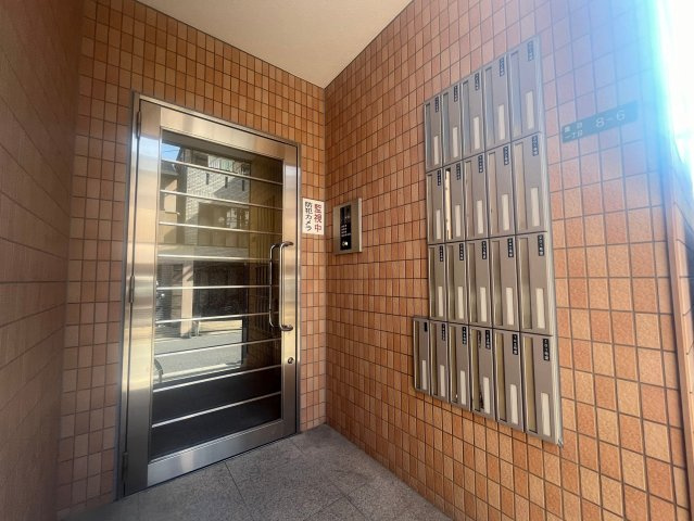 リバーコート諏訪のエントランス|建物の内部です