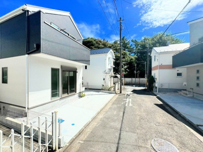 【前面道路含む現地写真】 | ◆◇相南　新築戸建て◇◆ | ◆前面道路も幅員があり車の運転も安心！前面道路は閑静な住宅地。車通りの少ない道路です。お子様にも安心です。