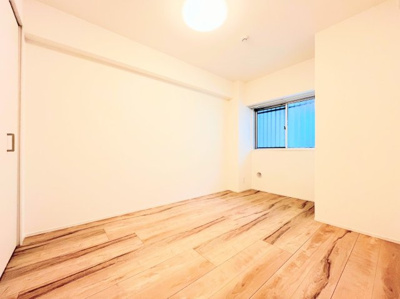 【洋室】 | ◆◇鶴見岸谷ハイツ◇◆ | ◆柔らかい陽光が差し込む明るいお部屋を演出する設計。彩光の取れる窓が気持ちの良いお部屋を創り上げます。