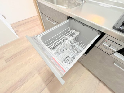 【設備】 | ◆◇鶴見岸谷ハイツ◇◆ | ◆食後の食器洗いは食洗機にお任せ！ご家族と団らんの時間を。家事の時短に効果大の食洗器付き。高温洗浄、節水効果もございます。