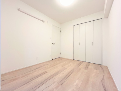 【洋室】 | ◆◇鶴見岸谷ハイツ◇◆ | ◆感性を育むプライベートルームはシンプルでスマートな空間。好みの空間で読書をしたり、音楽を聞いたりと一人の時間も充実したものにできます。