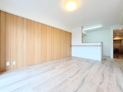 【居間・リビング】 | ◆◇鶴見岸谷ハイツ◇◆ | ◆ご家族の会話がはずむ、開放的なＬＤＫです。休日はお陽さまの光をたっぷりととりこめるぽかぽかリビングで過ごしませんか？