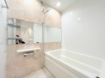 【浴室】 | ◆◇鶴見岸谷ハイツ◇◆ | ◆お子様と一緒にバスタイムを楽しめる広々空間。浴室乾燥機付で心地よいバスタイムを実現します。