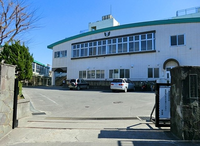 松戸市立小金南中学校まで700m