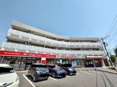 ブルーライン「立場駅」より徒歩3分。安心のオートロック付きのマンションです。