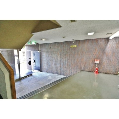 岐阜市鹿島町１丁目の店舗事務所のエントランス