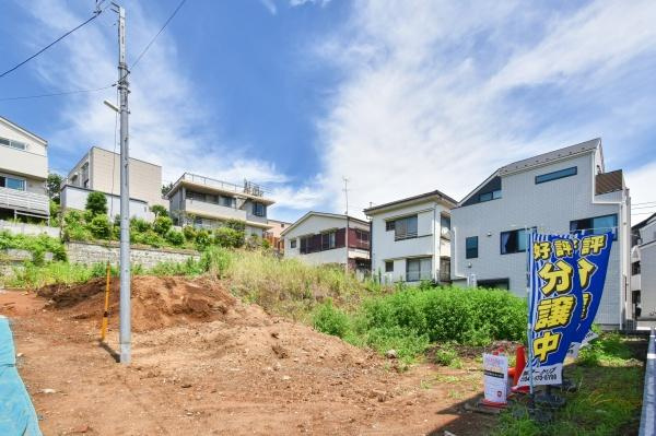 横浜市鶴見区岸谷２丁目の新築一戸建の前面道路含む現地写真|車通りが少ない為、小さなお子様にも安心です。
是非一度、現地へ起こしください。

