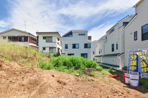 横浜市鶴見区岸谷２丁目の新築一戸建の前面道路含む現地写真|車通りが少ない為、小さなお子様にも安心です。
是非一度、現地へ起こしください。

