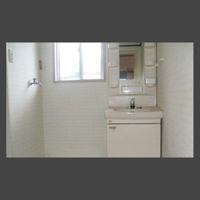 古賀第2ビルの洗面所|ゆったりとスペースのある洗面所