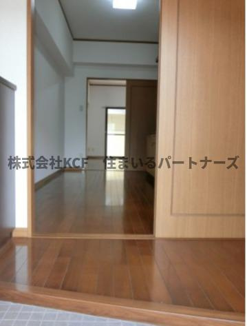 久留米市合川町の賃貸マンションの玄関|収納もある玄関です