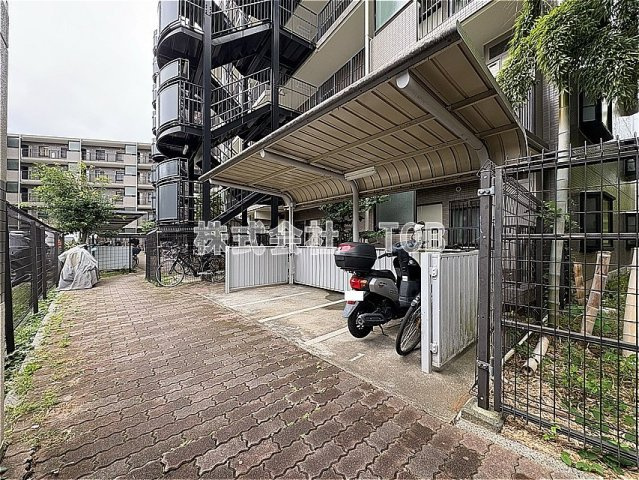 【その他共用部分】 | ドームズ芦花公園 | バイク置き場