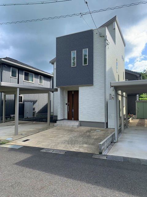 【No.6965】郡家中古住宅/4LDK/R2年築/室内綺麗の前面道路含む現地写真