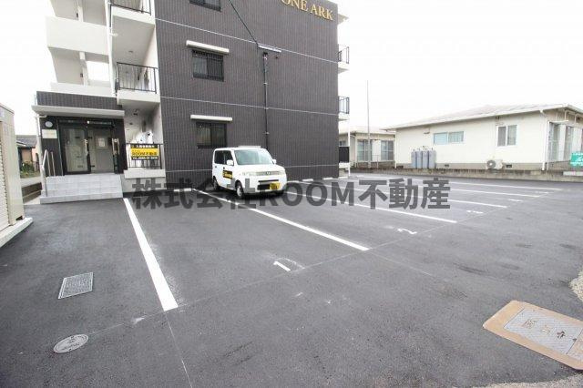 ONE　ARKの駐車場|駐車場があるので、車を買う予定の方も安心です