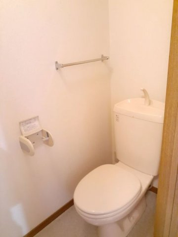 カーサ・ソレイユ五番館のトイレ|落ち着いた色調のトイレです