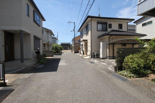 一宮徳谷　中古戸建　の前面道路含む現地写真