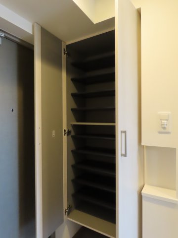 大阪市淀川区三津屋北２丁目の賃貸マンションの収納