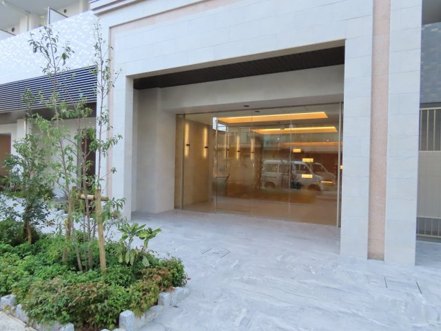 大阪市淀川区三津屋北２丁目の賃貸マンションのエントランス