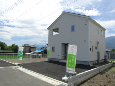 【駐車場】 | クレイドルガーデン南アルプス市加賀美第2　1号棟 | 駐車スペースもあります