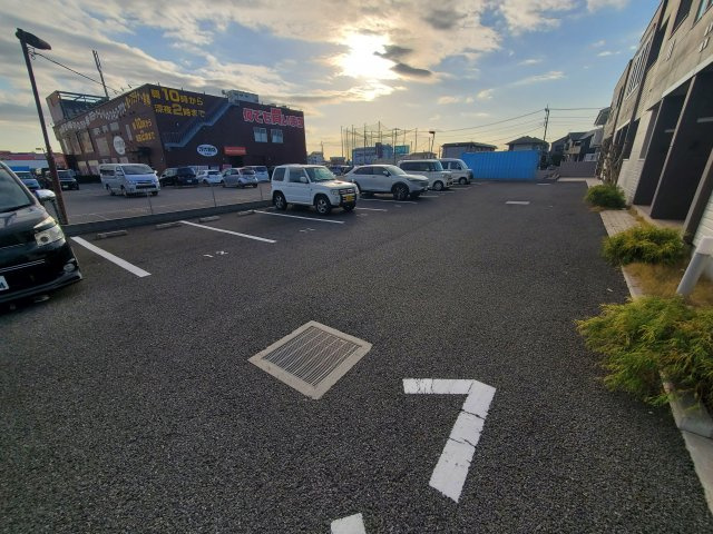 サンハイツの駐車場|車をお持ちの方に嬉しい駐車場付きの物件です