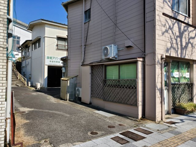 佐世保市潮見町の駐車場の周辺