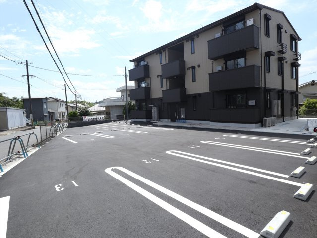 グレイス　寺家の駐車場