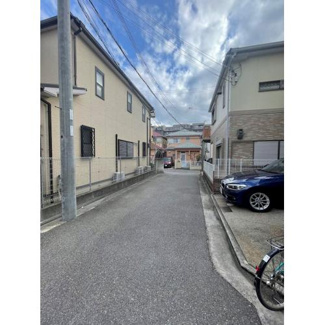 【前面道路含む現地写真】