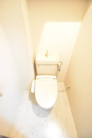 大阪市都島区東野田町４丁目の賃貸マンションのトイレ