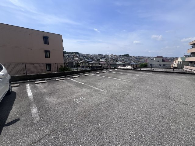パークハイム参番館　Ａ棟の駐車場