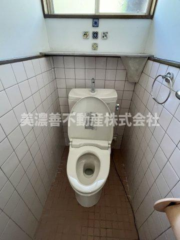 ６３３９３　岐阜市福富中古戸建てのトイレ