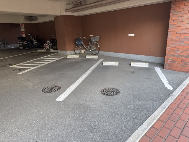 イトーピア野里の駐車場
