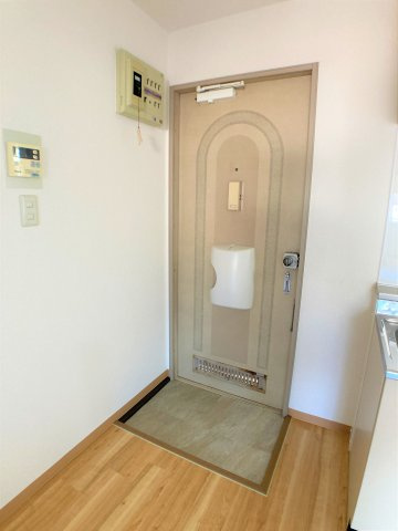エクセル大峯の玄関|別部屋反転間取りのお写真となります。