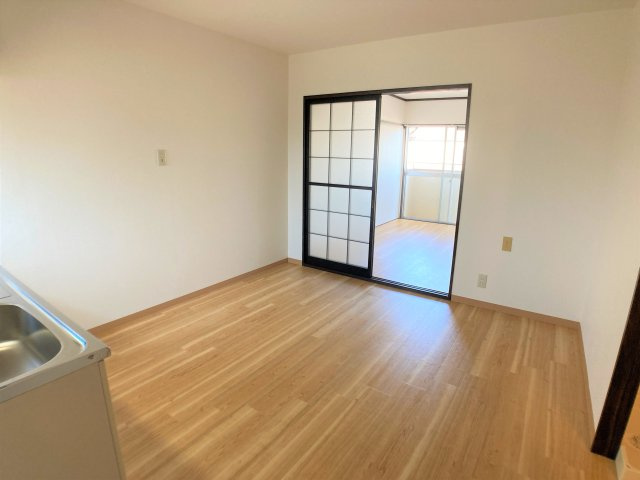 エクセル大峯の居間・リビング|別部屋反転間取りのお写真となります。