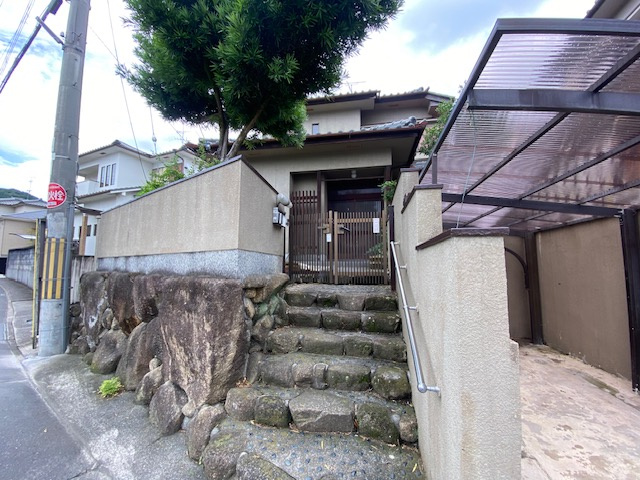 南河内郡太子町大字山田の一戸建てのエントランス