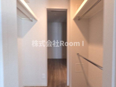 【収納】 | アーバネックス谷町六丁目 | こまごまとしたものを収納できそうですねウォークインクローゼットです。
