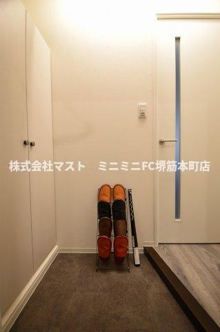 BRAVE北浜の玄関