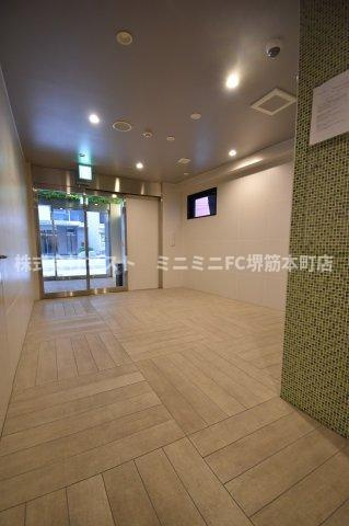 BRAVE北浜のエントランス