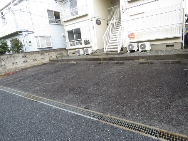 アネックス２１の駐車場