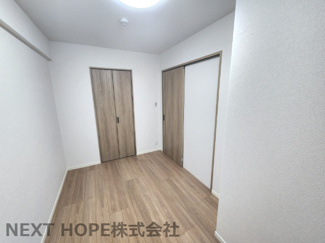 【洋室】 | ライオンズガーデン園田 | 玄関横の洋室4.6帖です♪収納スペースも設けられており、室内を有効に使用していただけます！