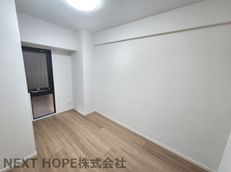 【洋室】 | ライオンズガーデン園田 | 玄関横の洋室4.6帖です♪室内は令和６年６月リフォーム済み！お待たせ無しで即ご入居していただけます！ぜひ一度現地をご覧ください(^^)お気軽にネクストホープ不動産販売までお問い合わせを！！