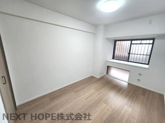 【洋室】 | ライオンズガーデン園田 | 玄関横の洋室6帖です♪令和６年６月室内リフォーム済みです！いつでもご覧いただけます(^^)お気軽にネクストホープ不動産販売までお問い合わせを！！