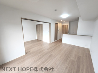 【居間・リビング】 | ライオンズガーデン園田 | LDKは約12.8帖です♪南向きバルコニーで明るく開放的な室内です！室内は令和６年６月リフォーム済みです！お待たせ無しで即ご入居していただけます(^^)素敵な室内をぜひご覧ください！！