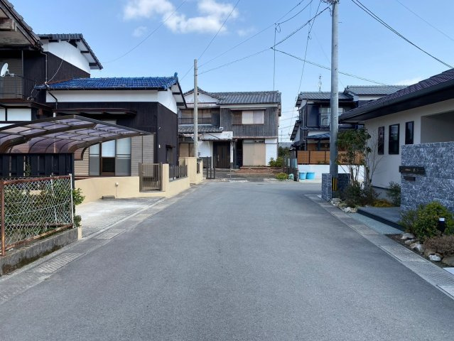柳川市新外町の中古一戸建の前面道路含む現地写真