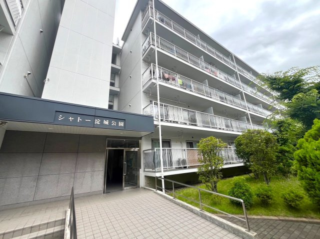 駅徒歩５分◆眺望・通風・陽当たり良好な最階の角住戸◆改装でお好みにカスタマイズ可能◆シャトー淀城公園の外観|外観