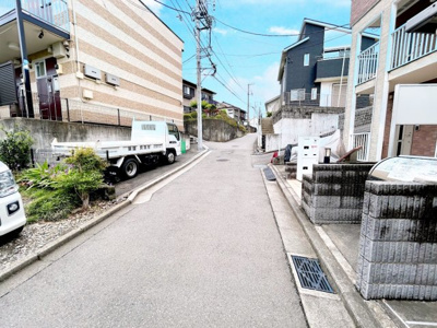【前面道路含む現地写真】 | ◆横浜市瀬谷区相沢新築住宅◆ | ◆土・日・祝日は、当社スタッフによる現地案内会を実施しております。もちろん平日のご案内も可能です。お気軽にご相談ください！！