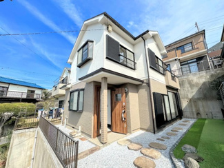 【外観】 | ◆一戸建てを中心とした街並みが整然と続き、周辺は高い建物が建っていないので、緑の多い閑静な趣を感じる環境です。街並みや周辺環境も重要なポイントです！！