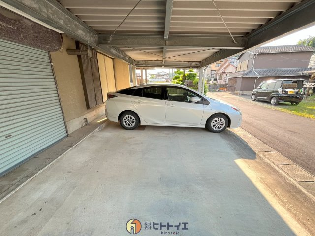 岩崎　中古住宅の駐車場