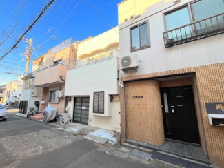 【外観】 | 周辺も飲食店も多く人の流れが良いです。
鶴間駅徒歩２分です