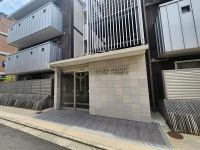 トラストコート二条駅前のエントランス